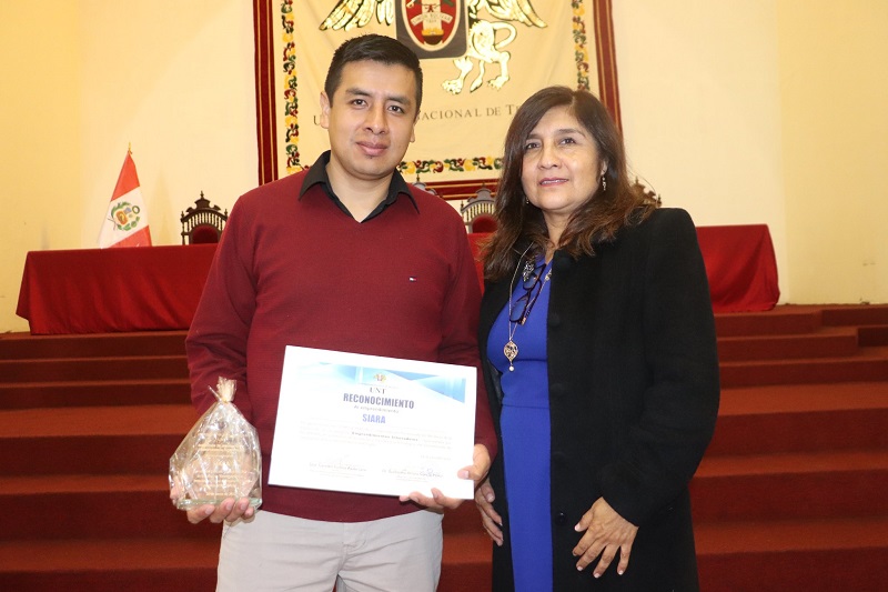 Evento de reconocimiento a ganadores de startup peru 8g+ en UNT